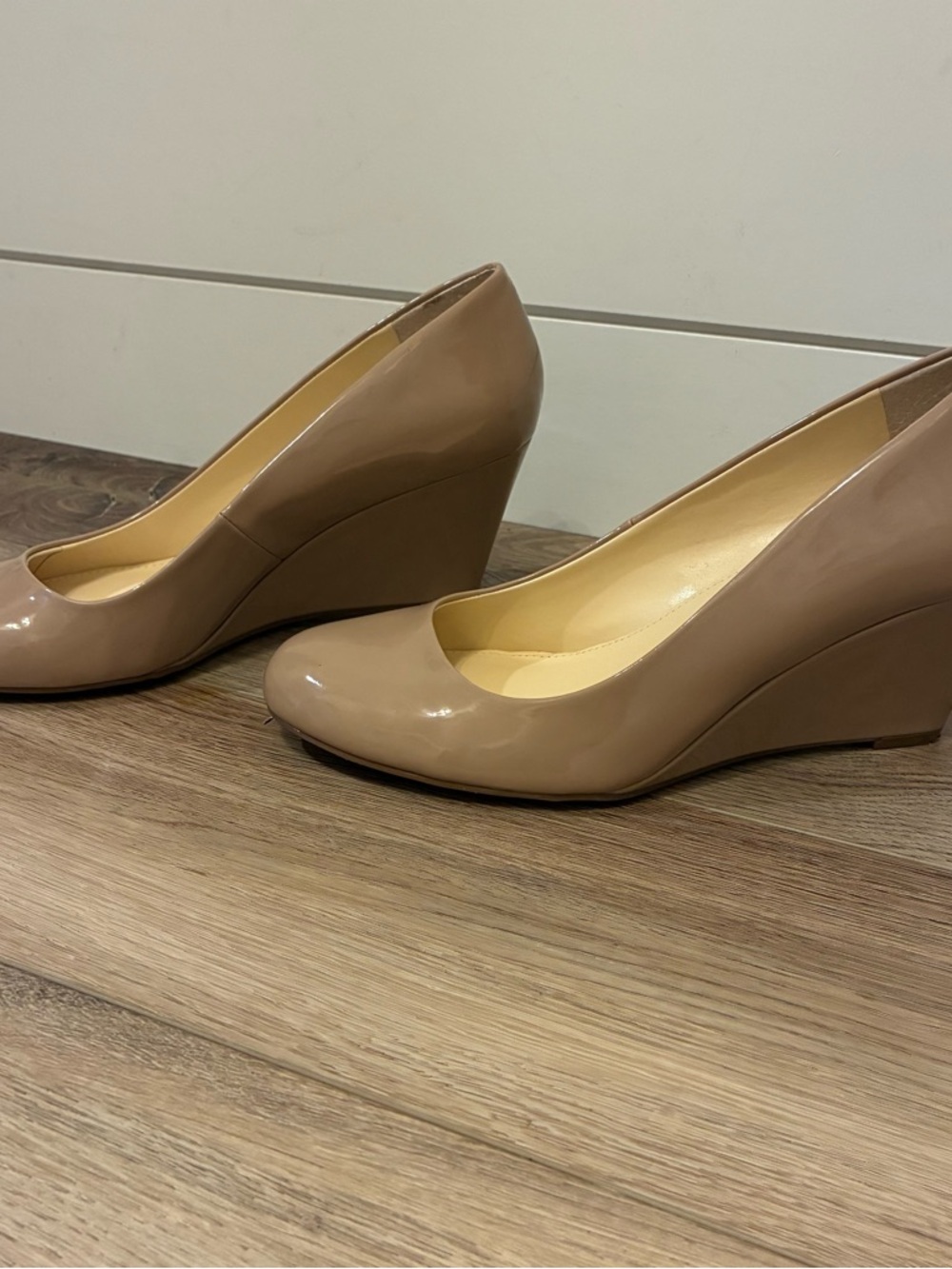 Jessica Simpson Size 9 Patent Leather 3.25” Wedge